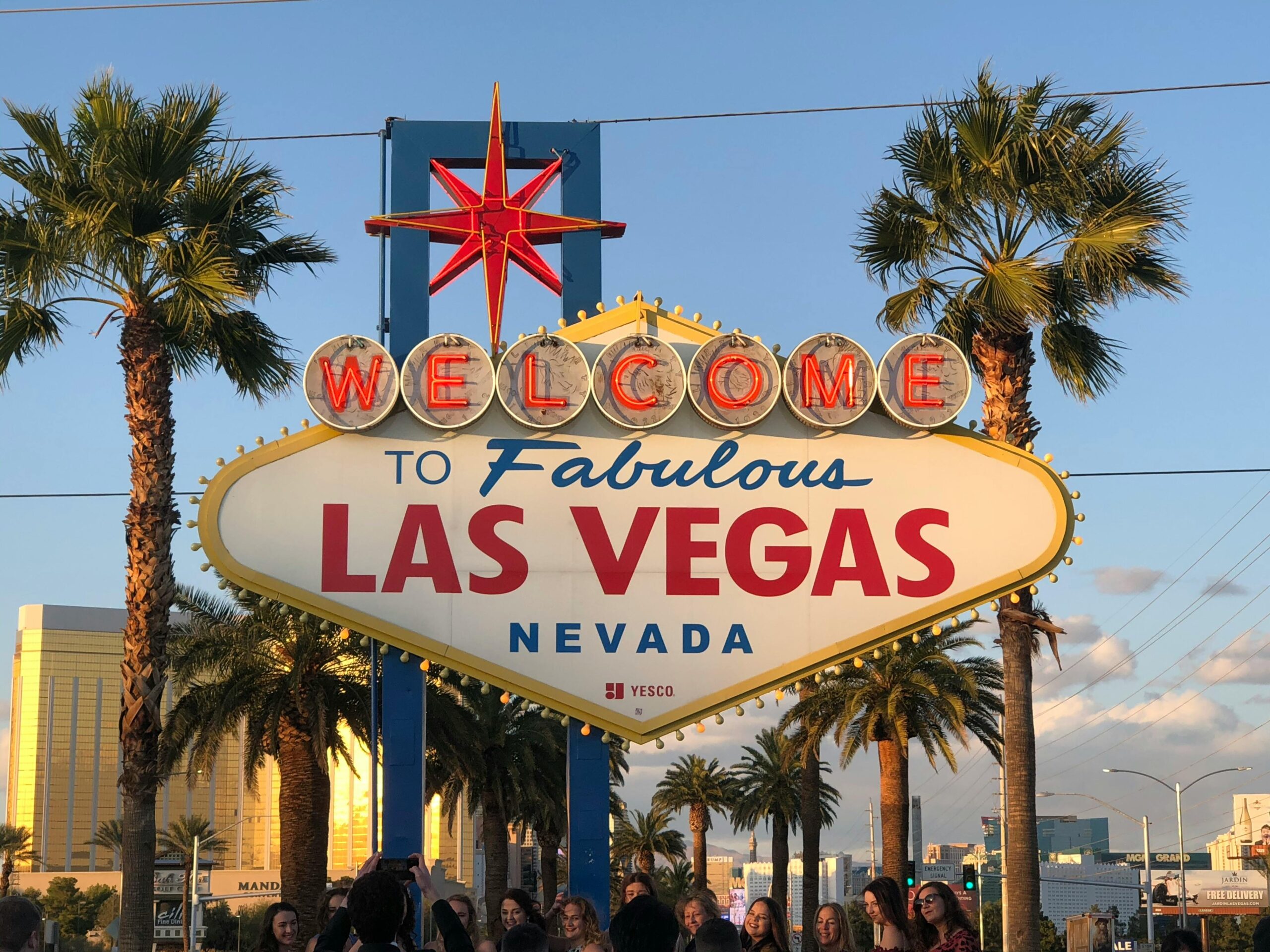 where to eat on las vegas strip - las vegas strip sign